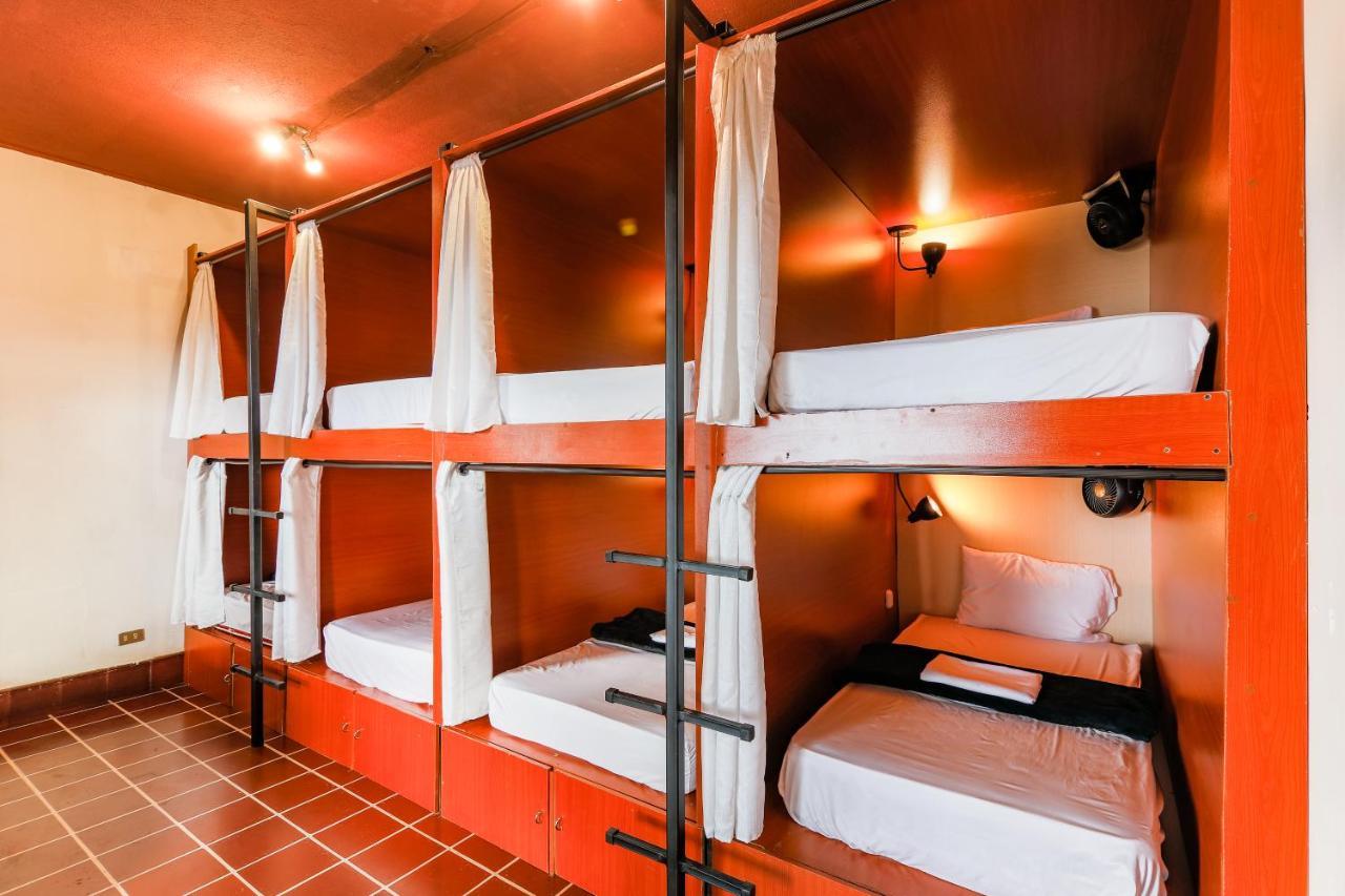 Capsule Hostel Guatemala City Exteriör bild